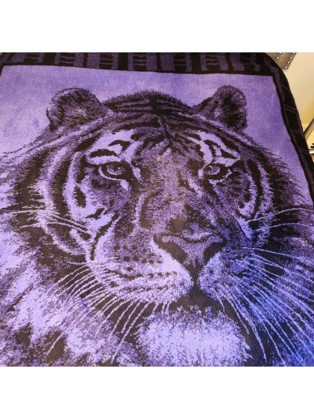 Plush Tiger Purple Black Reversible Blanket Double Size Vintage 1990s man cave - Picture 6 of 7